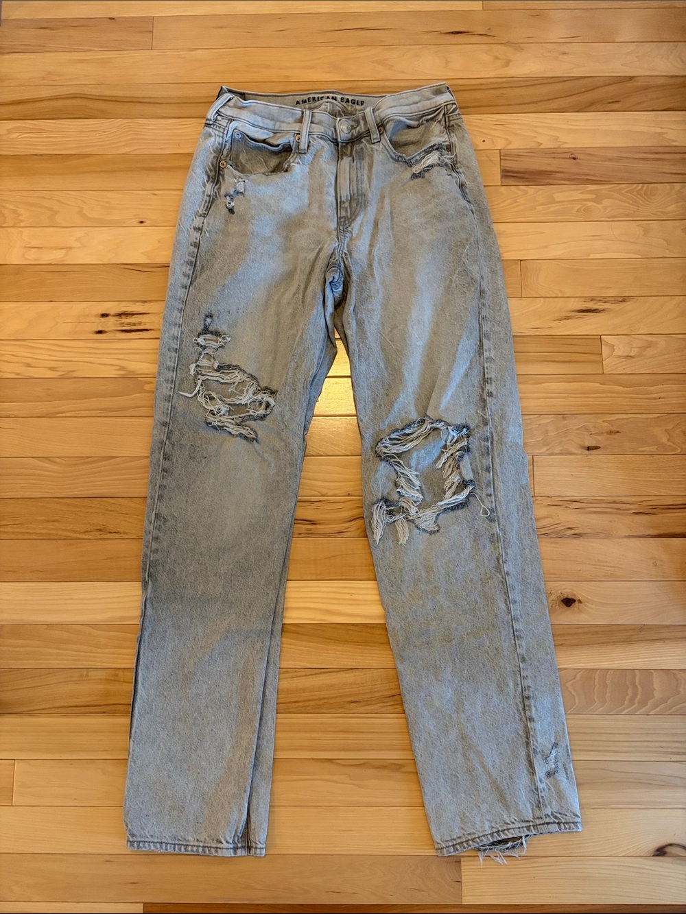 American Eagle Outfitters Light Blue Distressed Boyfriend Jeans